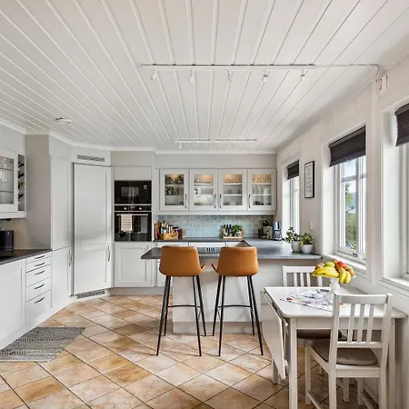 Sentral Enebolig Til Utleie Under Vm 2025 Holiday home